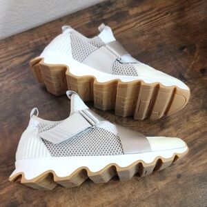 SOREL KINETIC IMPACT LACE SNEAKERS WOMEN’S SIZE 9.5 WHITE TAN SOLE